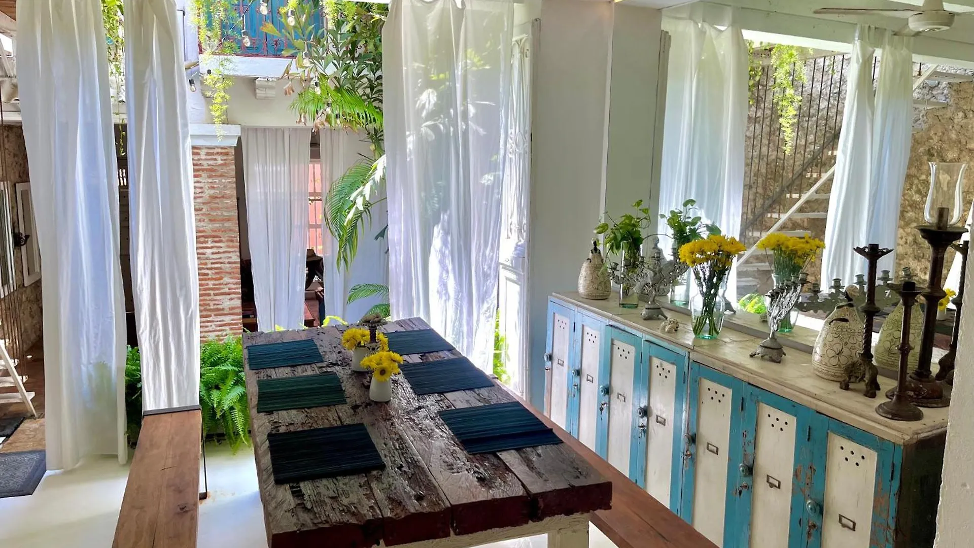By Calamari Homes - Casa Aura Victoria Walled City Картахена
