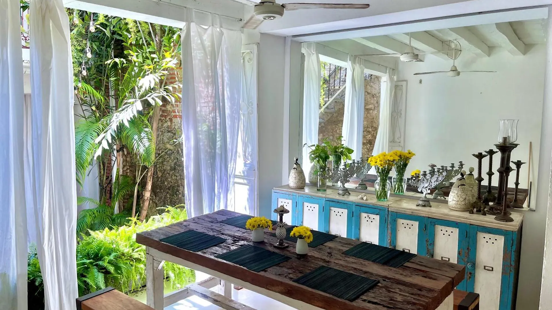 By Calamari Homes - Casa Aura Victoria Walled City Картахена Колумбия