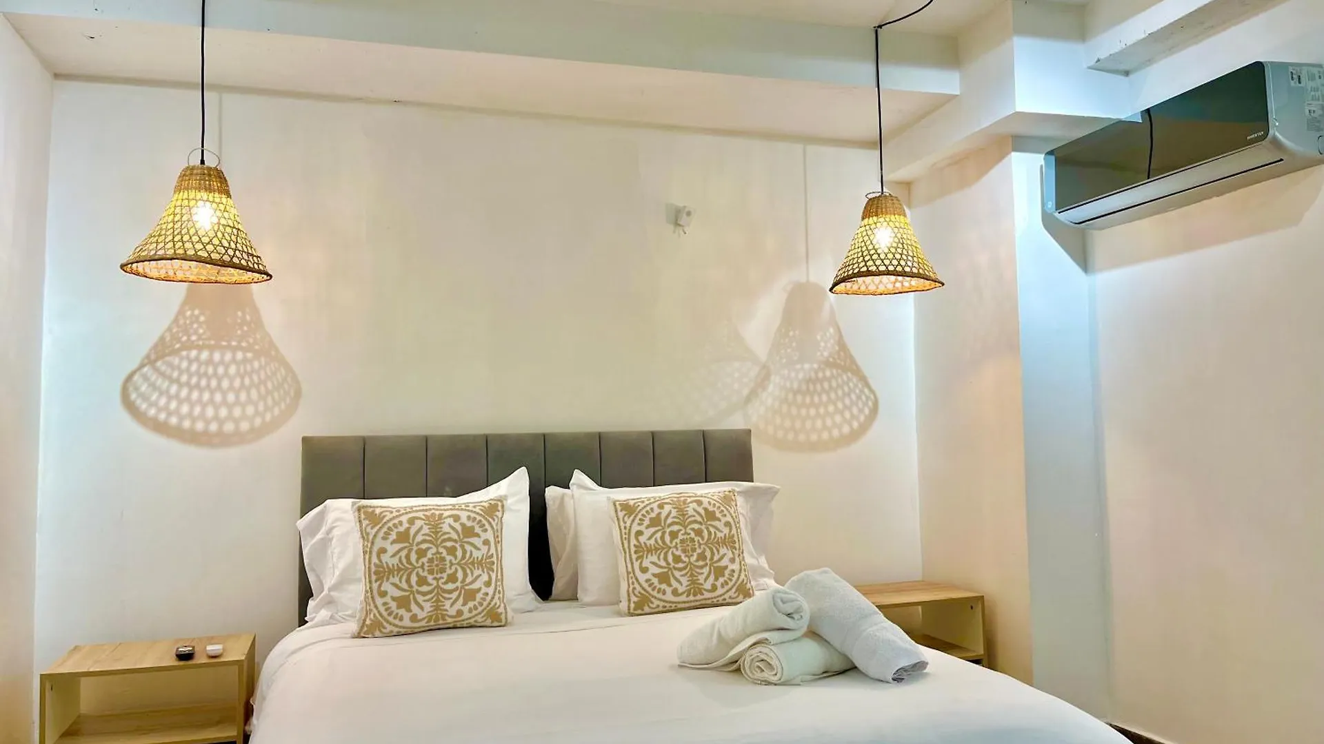 By Calamari Homes - Casa Aura Victoria Walled City Картахена