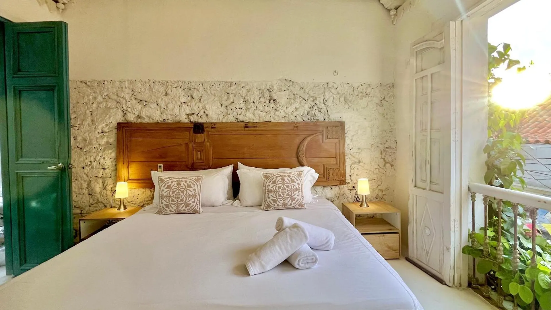 By Calamari Homes - Casa Aura Victoria Walled City Картахена